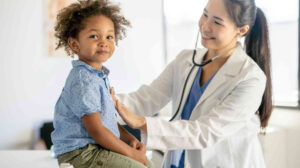 Quando levar ao pediatra Sinais que pais e responsáveis não devem ignorar