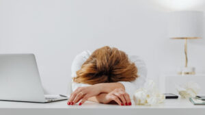 Cansaço constante: quando pode ser um sinal de alterações hormonais?